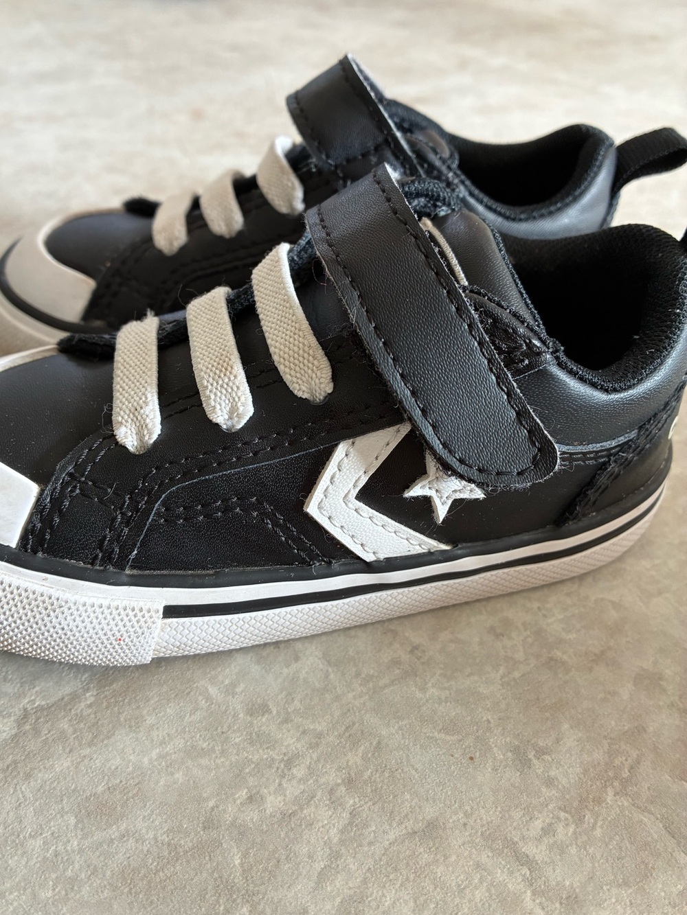 Converse All Star Sneakers Black White Kids Size 6 Velcro